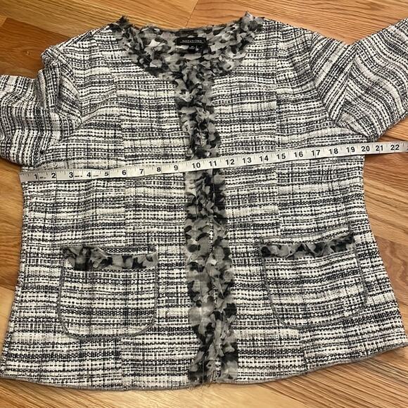 Notations Black & White with sheer detail,print trim Blazer with pockets - Picture 6 of 7